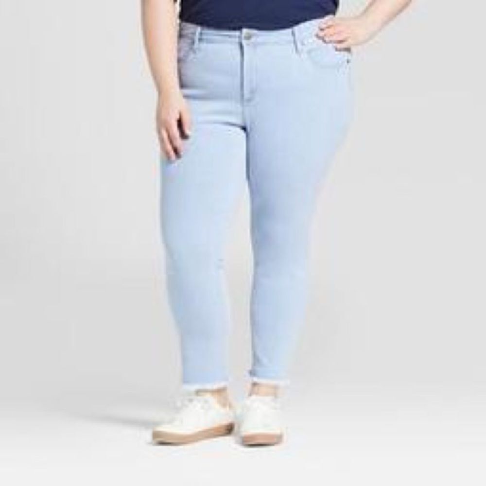 Universal Thread Light Wash Cropped Raw Hem Skinny Jeans